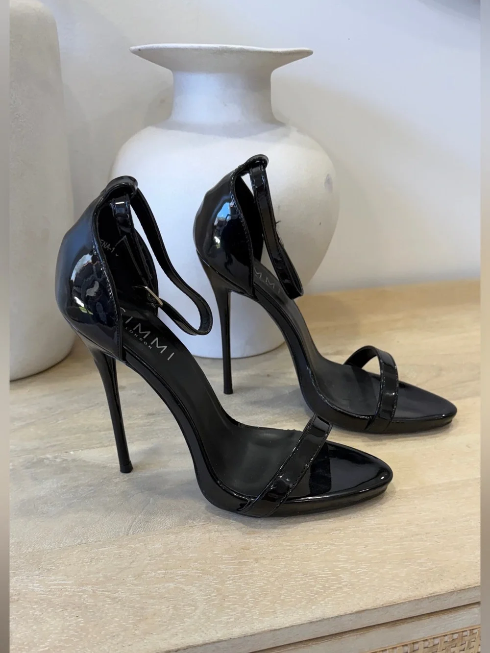 Simmi London sleek black